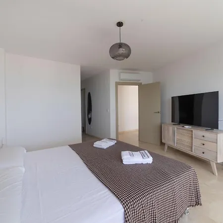Villa With Sea View In Alicante *