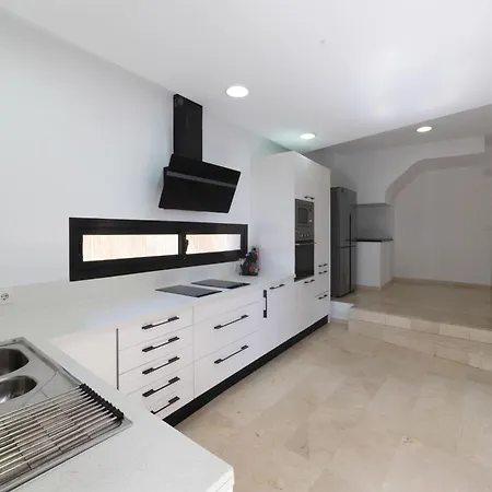 Villa With Sea View In Alicante